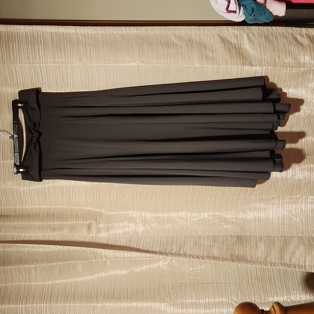 Gray skirt with pockets